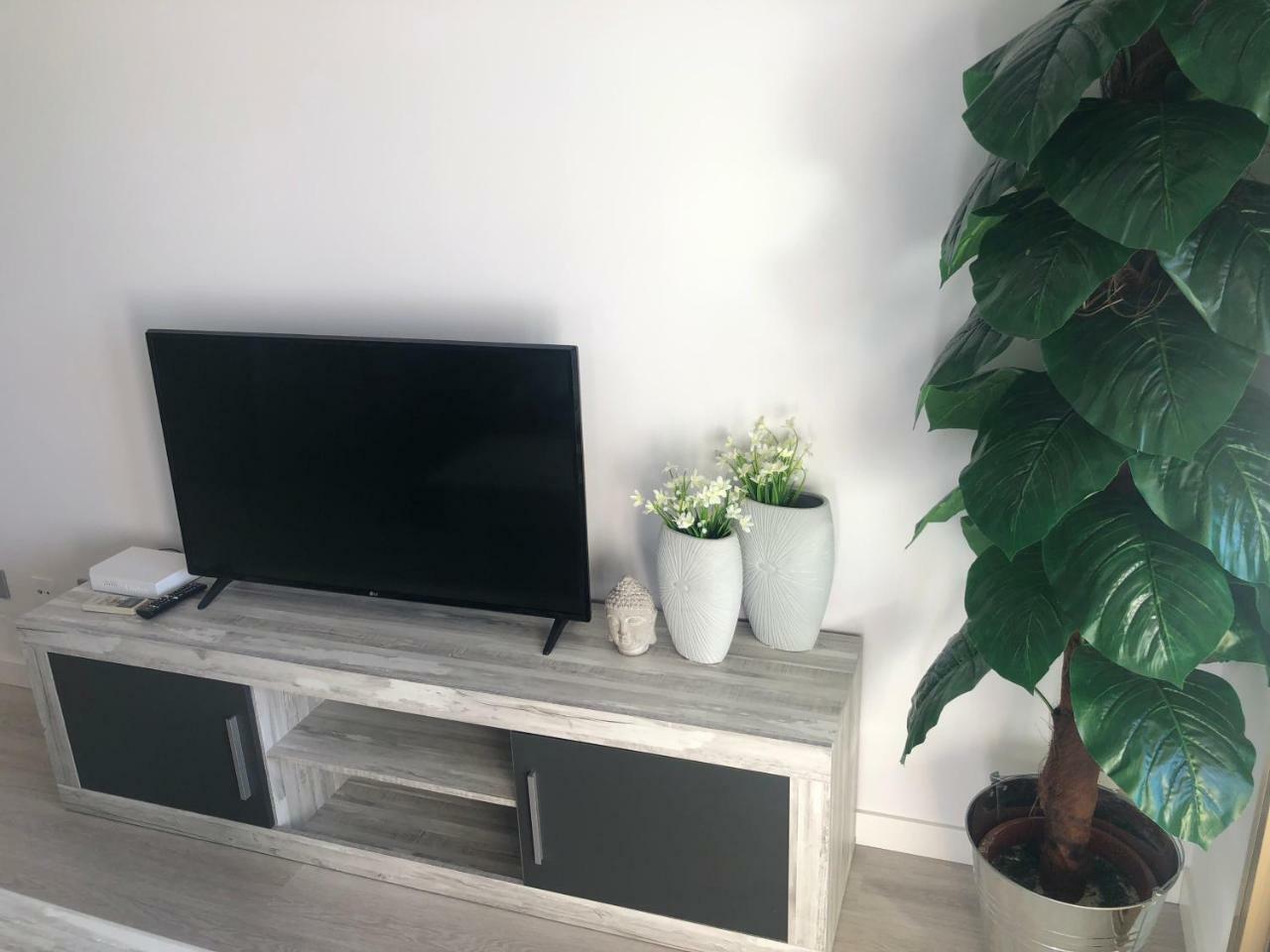 La Moderna Apartament Салоу Экстерьер фото